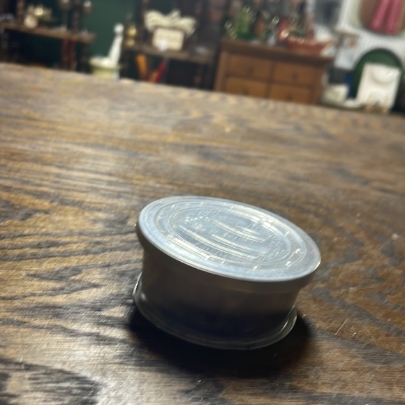 Vintage Collapsible Aluminum cup with lid - Picture 5 of 5